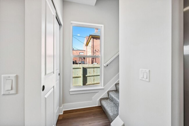 Building Photo - 283 N 18th St