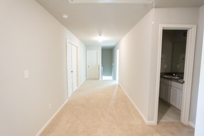 Building Photo - 1115 Dietrich Ln