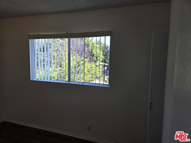 Building Photo - 1233 Tamarind Ave