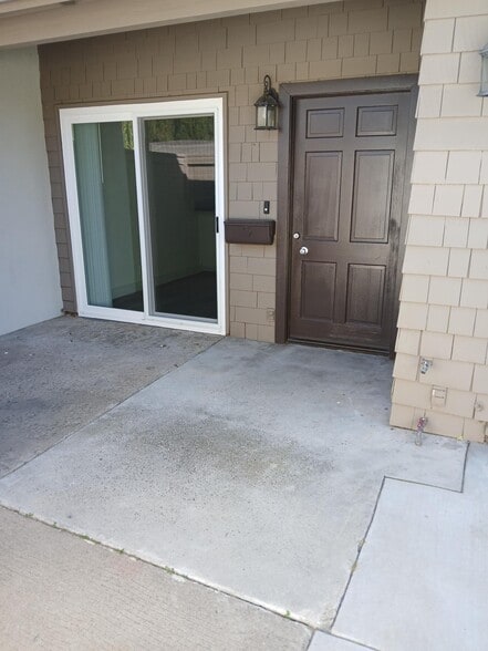 Building Photo - 837 Amigos Way