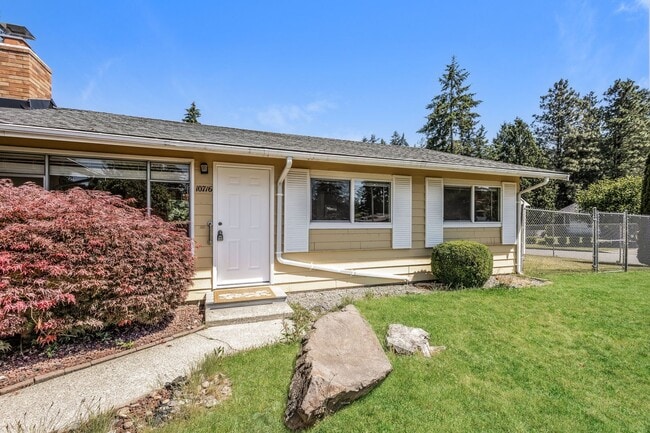 Building Photo - East Hill Rambler