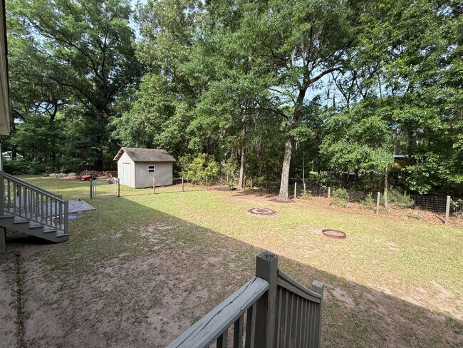 Building Photo - "Charming 4-Bedroom Sanctuary with 2 Full Baths in Beaufort – Spacious 2106 Sq Ft Haven!"