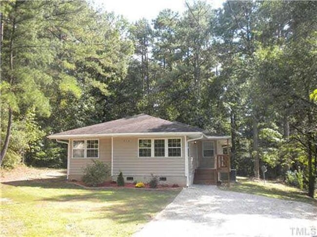 Building Photo - Spacious 4 Bed Close to Everything in Durham!