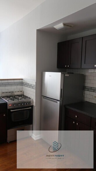 Building Photo - 755 W Buena Ave