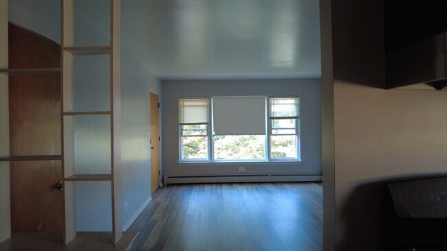 Building Photo - 9215 S Pulaski Rd