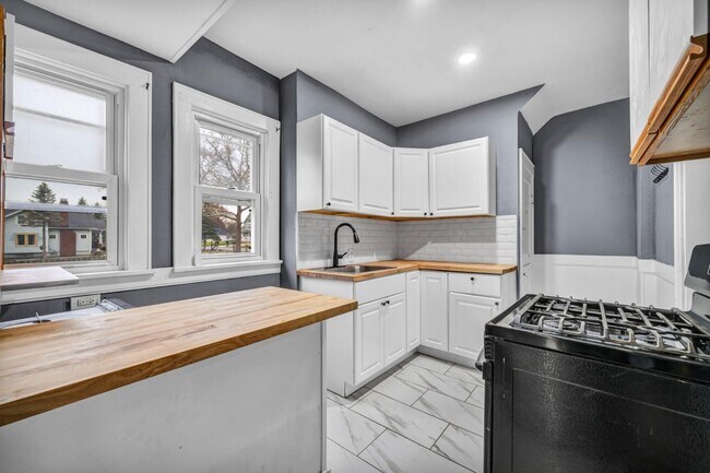 Building Photo - 4730 E 142nd St