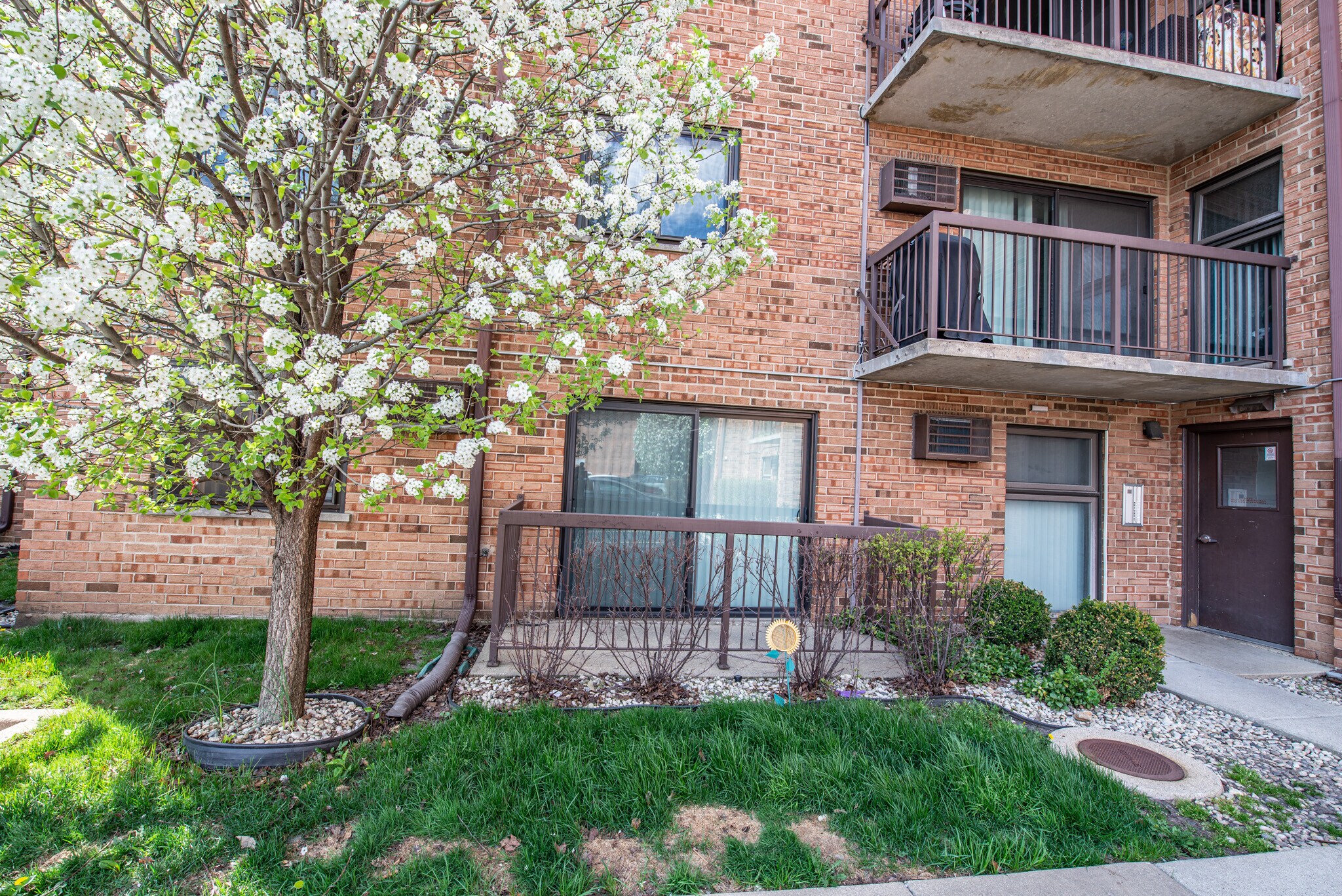 Building Photo - 5525 N Chester Ave