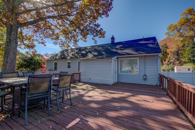 Building Photo - 200 Cynthia Dr