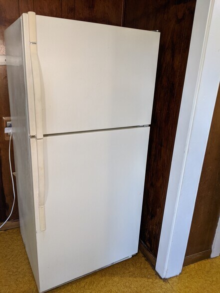 Building Photo - 406 11th St NE