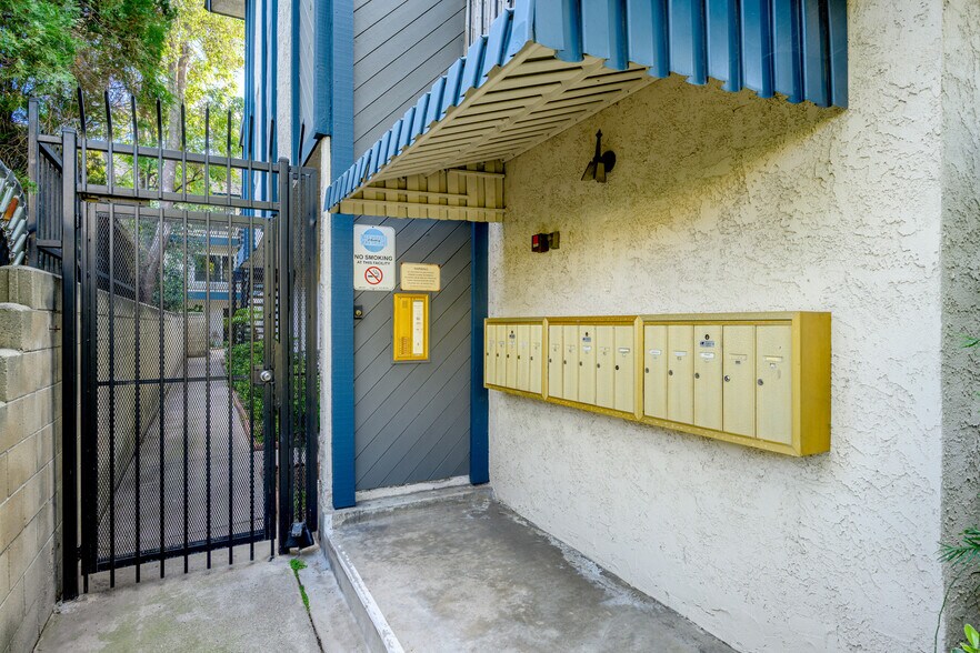 Building Photo - 408 Burchett St