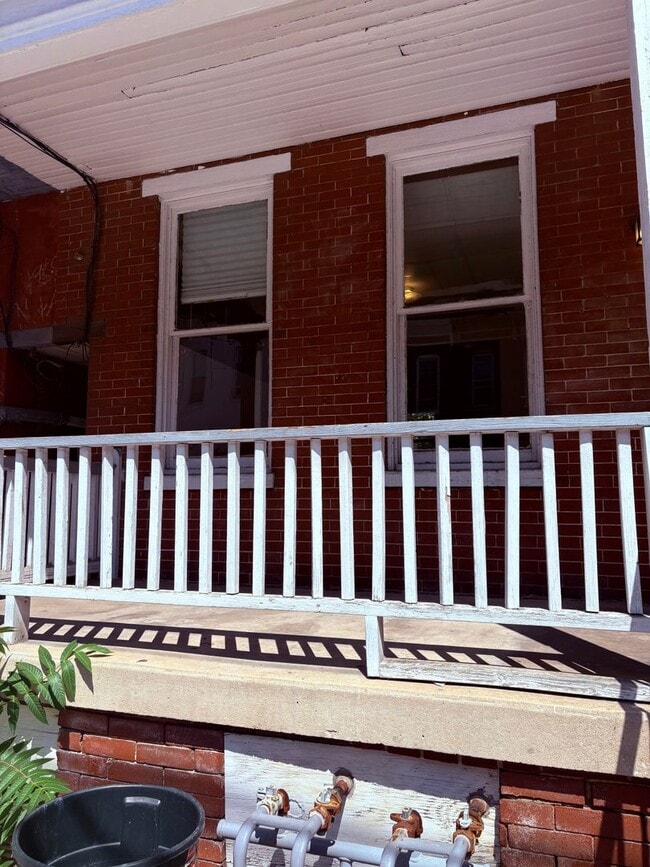 Building Photo - Available Now. 2 Bedroom Apt.