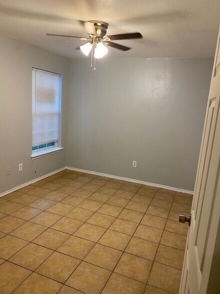 Building Photo - 1319 Nesmith St