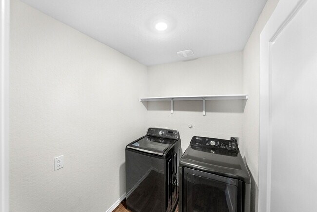 Building Photo - 3 Bedroom Rental in Convenient West San An...