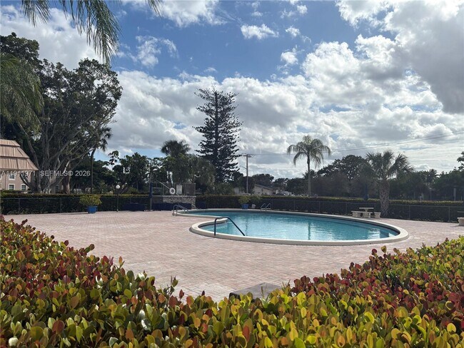 Building Photo - 1040 NW 80th Ave