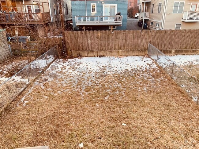 Building Photo - 20 Howell St