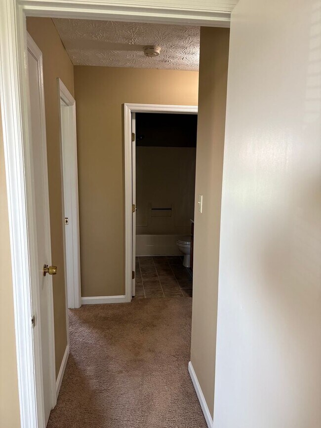 Building Photo - 216 Calumet Dr