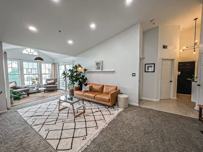 Building Photo - Stylish and Light-filled 2 Bedroom 2 Bathr...