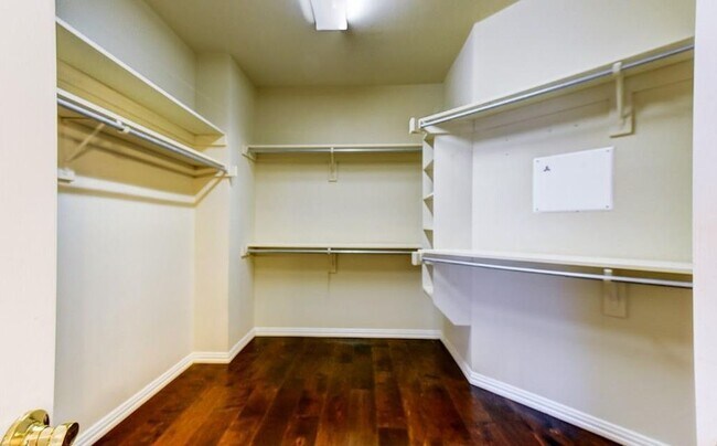 Building Photo - 5310 Lafayette Dr
