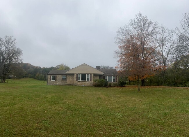 Building Photo - Quaint home on beautiful 2 acres!