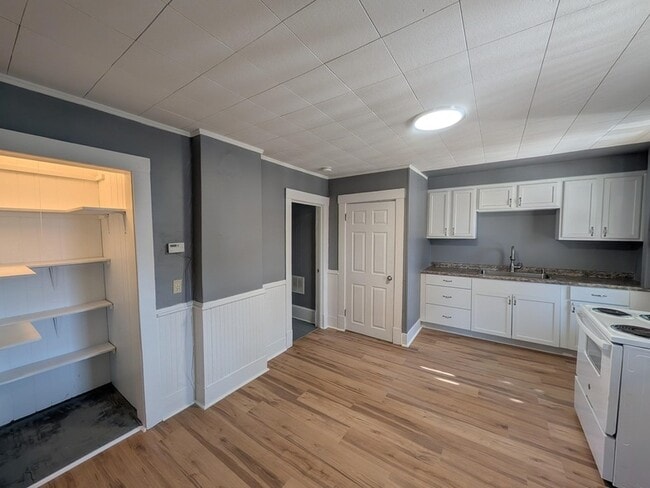 Building Photo - 13-15 Walnut Street Unit 6