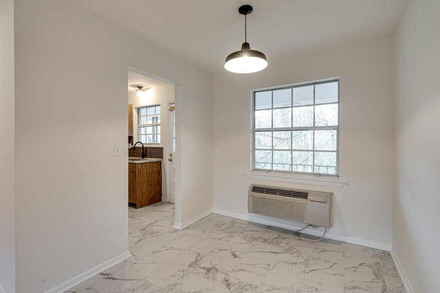 Building Photo - 2845 Dayton Blvd