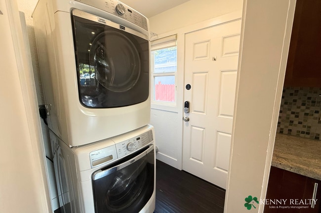 Building Photo - 3 Bedroom, 2 Bathroom (Main House + ADU) -...