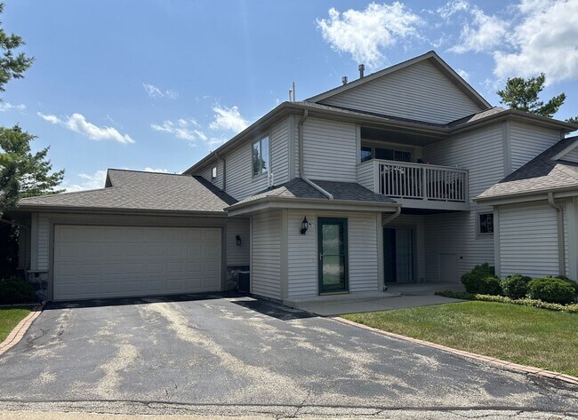 Building Photo - Updated 1st Floor Condo in Delafield!