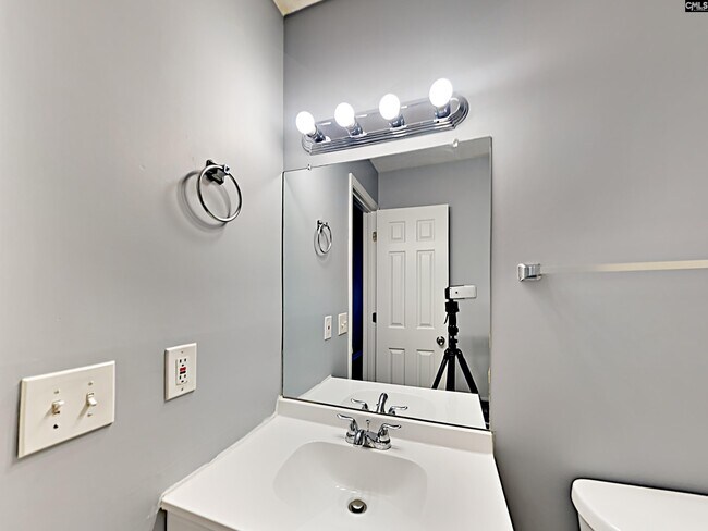 Building Photo - 709 Quail Hills Dr