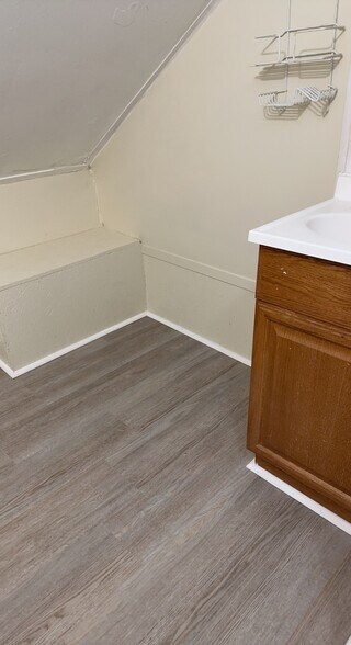 Building Photo - 155 Lewis Ave