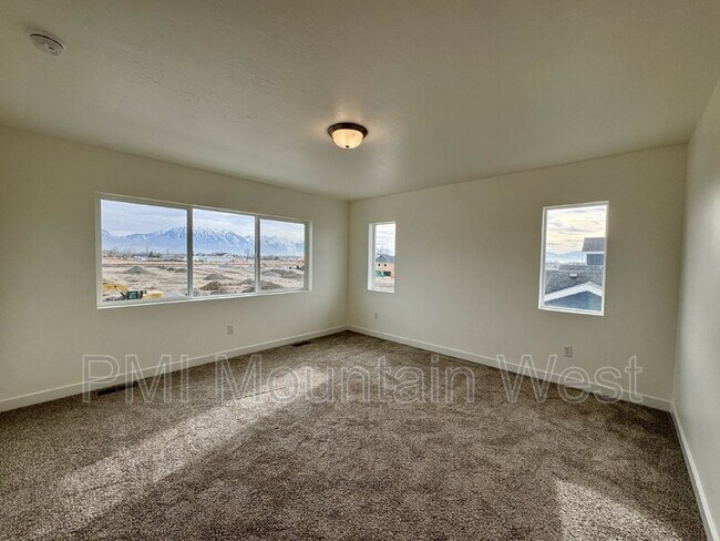 Building Photo - 805 W 510 S