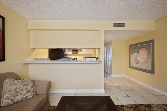 Building Photo - 7645 Sun Island Dr S