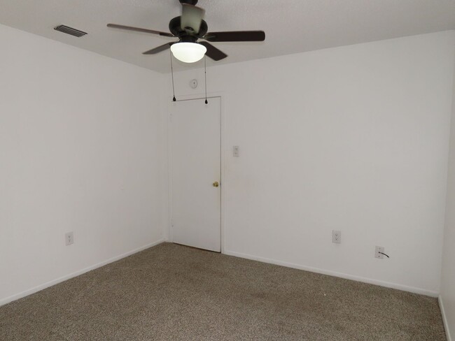 Building Photo - Quaint 3 Bedroom, 1 Bathroom Home in Whitehouse, w/ Shed for Storage