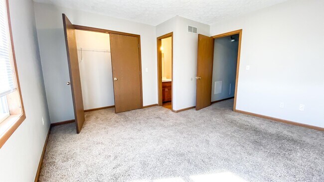Building Photo - 403 Country Villa Ln