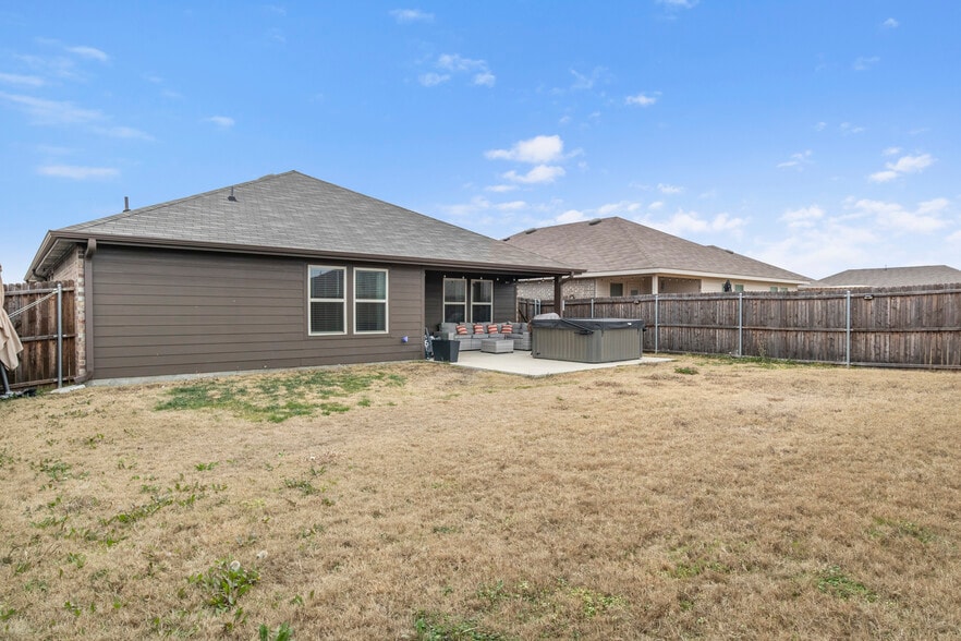 Building Photo - 2038 Croton Ave