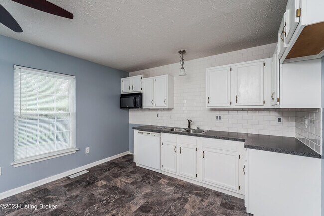 Building Photo - 249 Drake Dr