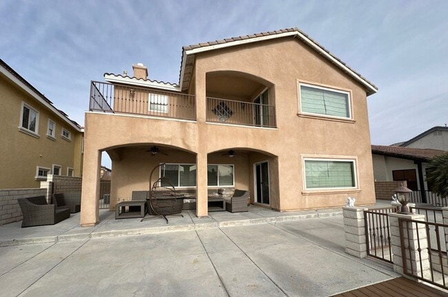 Building Photo - Spacious 5-bedroom, 3-bathroom short-term ...