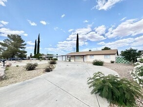 Building Photo - 3BR/2BA/1CP, 1537 sq.ft. rental in Sierra ...