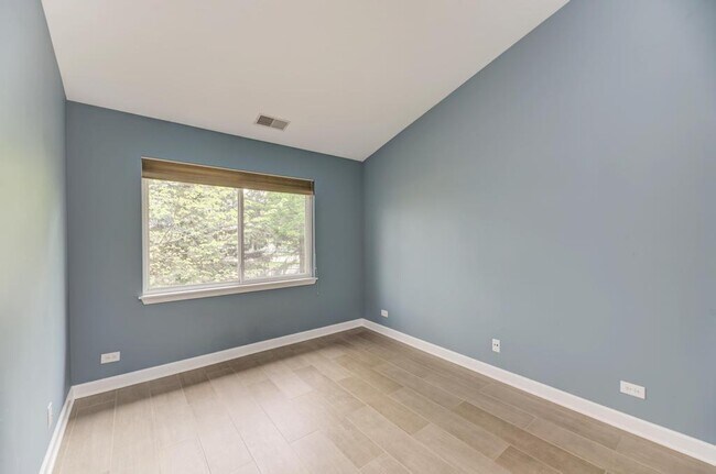 Building Photo - 3015 Kentshire Cir