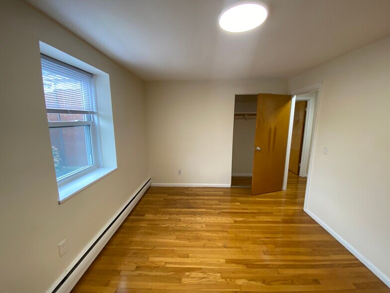 Building Photo - 121 Babcock St