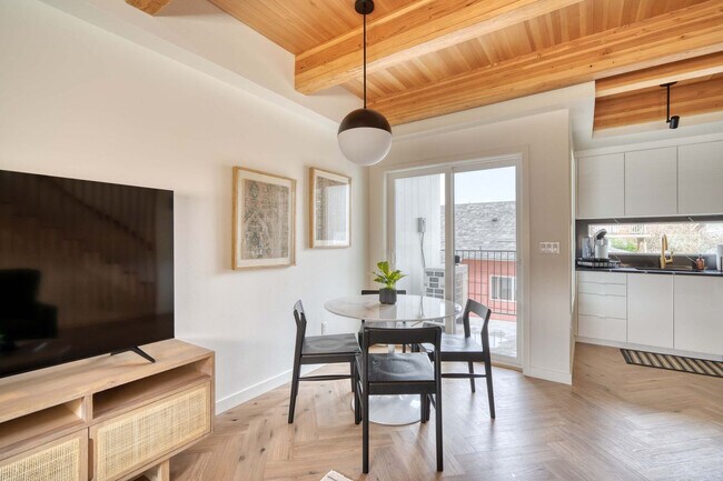 Building Photo - 5012-5022-5022 NE 26th Ave