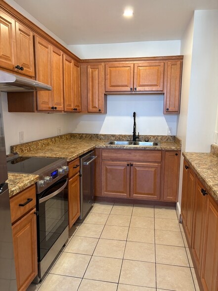 Building Photo - 87 Columbia St