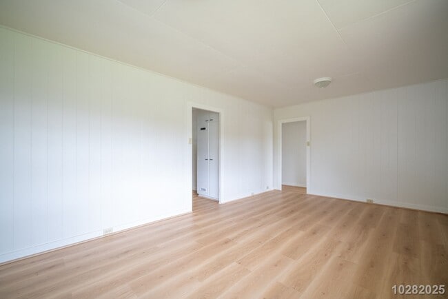 Building Photo - 2 BD/1 BA Home with Yard and Carport in Wa...