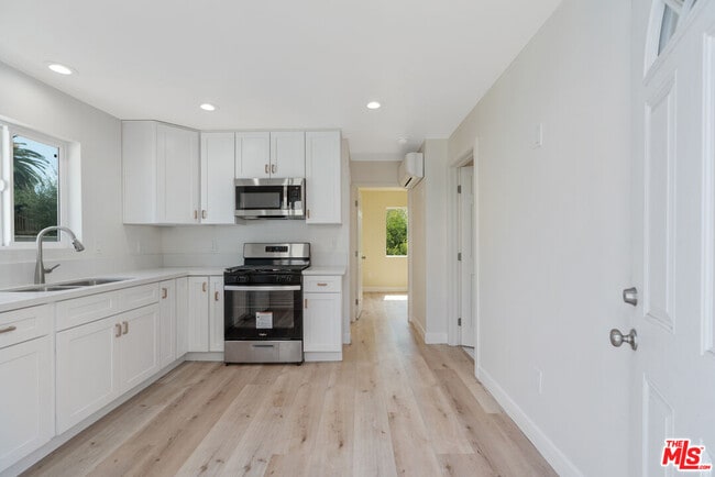 Building Photo - 2018 Forest Ave