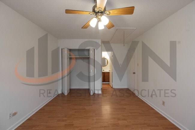 Building Photo - *OFFERING ONE MONTH FREE PROMOTION* 1 Bed / 1 Bath North Durham Townhome