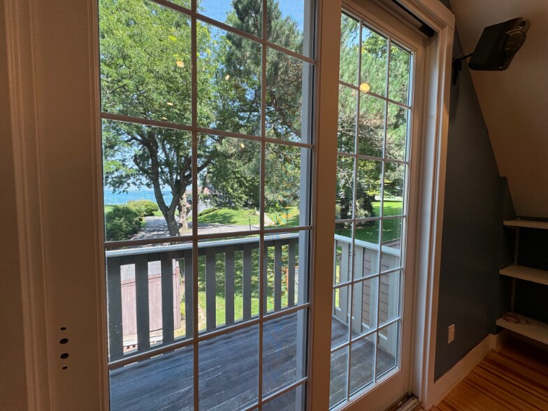 Building Photo - 708 Rock Beach Rd