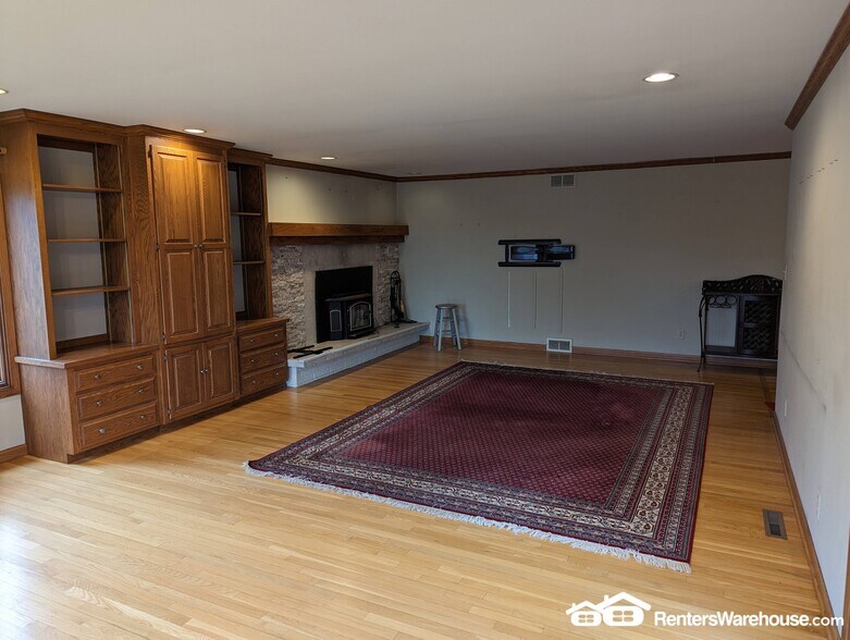 Building Photo - 8861 Greenhill Ln