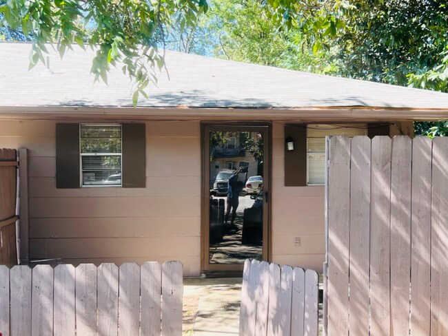 Building Photo - 3804 Colonial Park Cir SW