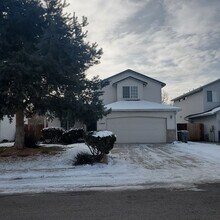 Building Photo - Charming West Boise Home with Spacious Yard and Modern. Prime Location!