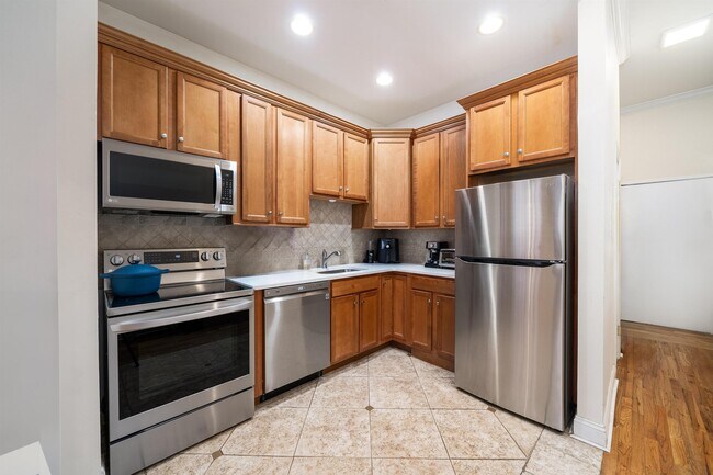 Building Photo - 264 9th St