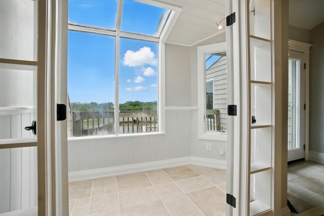 Building Photo - 100 Pinewood Rd